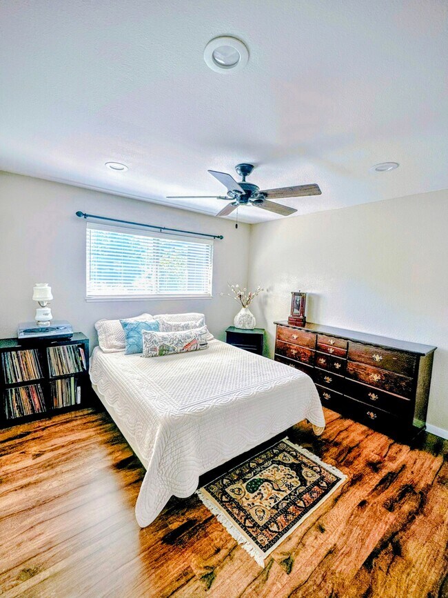 Building Photo - 820 Blue Bell Ct