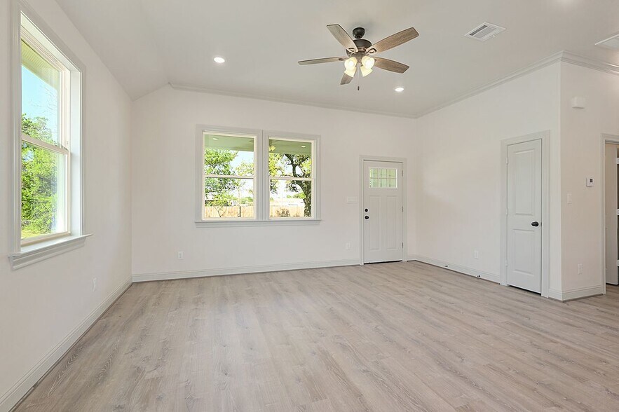 Building Photo - 1508 Echols St