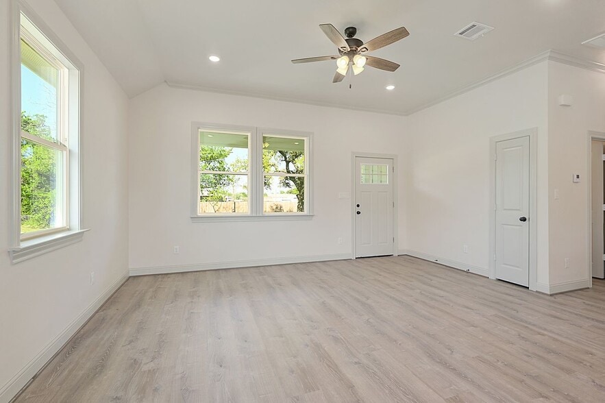Building Photo - 1510 Echols St