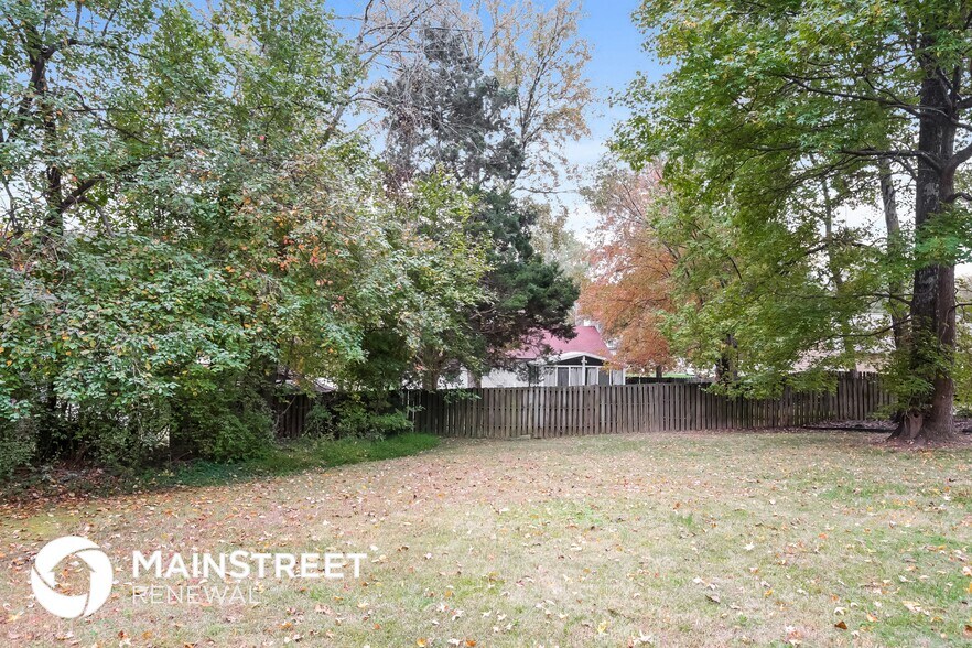 Building Photo - 135 W Lakefield Dr