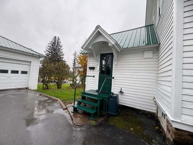 Building Photo - 9612 Bowman St