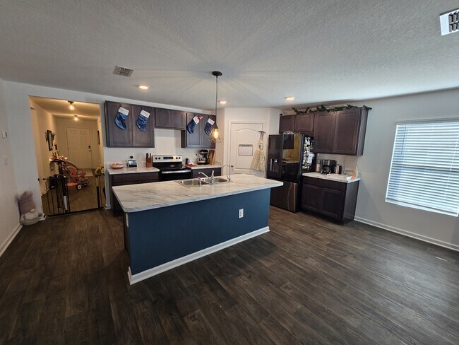 Building Photo - 108 Landing Blvd