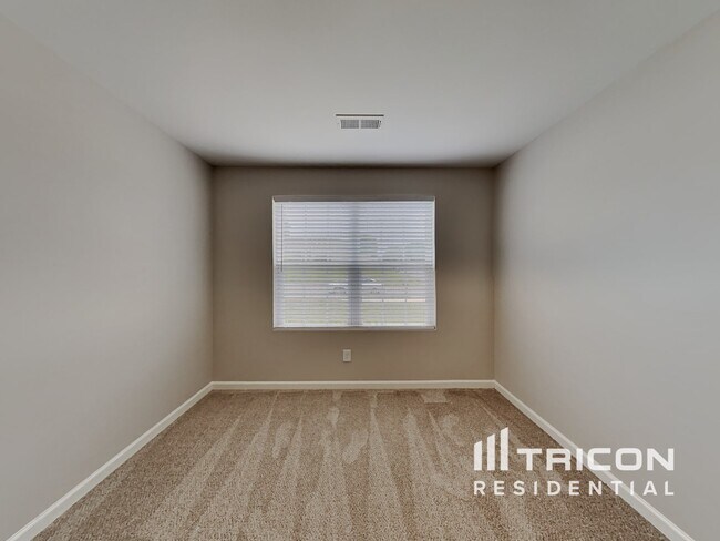 Building Photo - 127 Coddington Ln