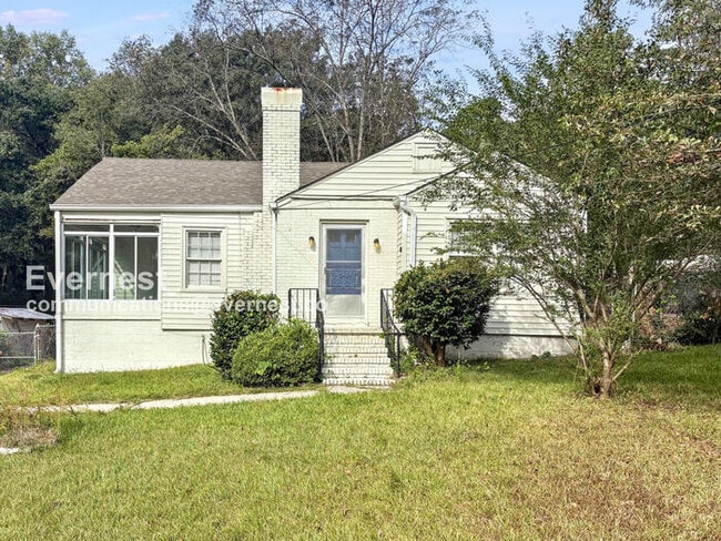 Building Photo - 444 Plaza Dr