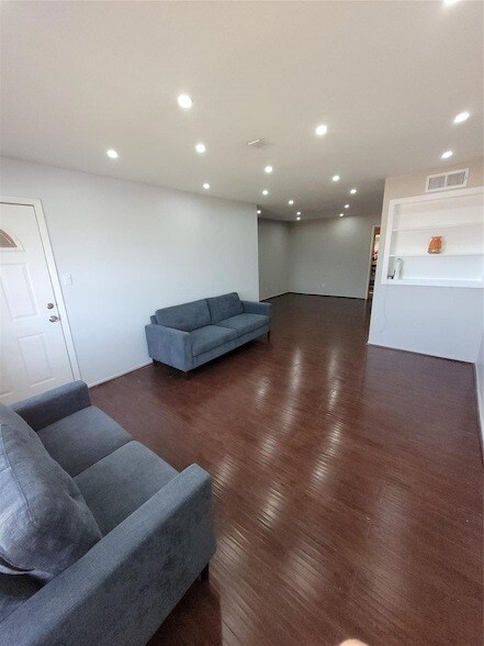 Building Photo - 7213 Beechnut St