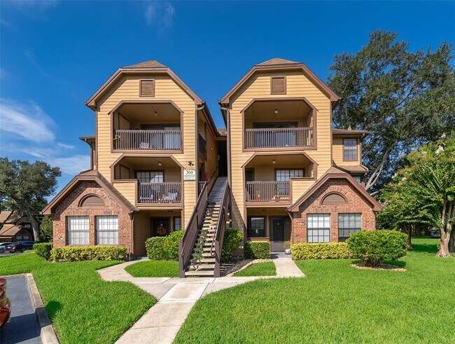 Building Photo - 360 Lakepointe Dr