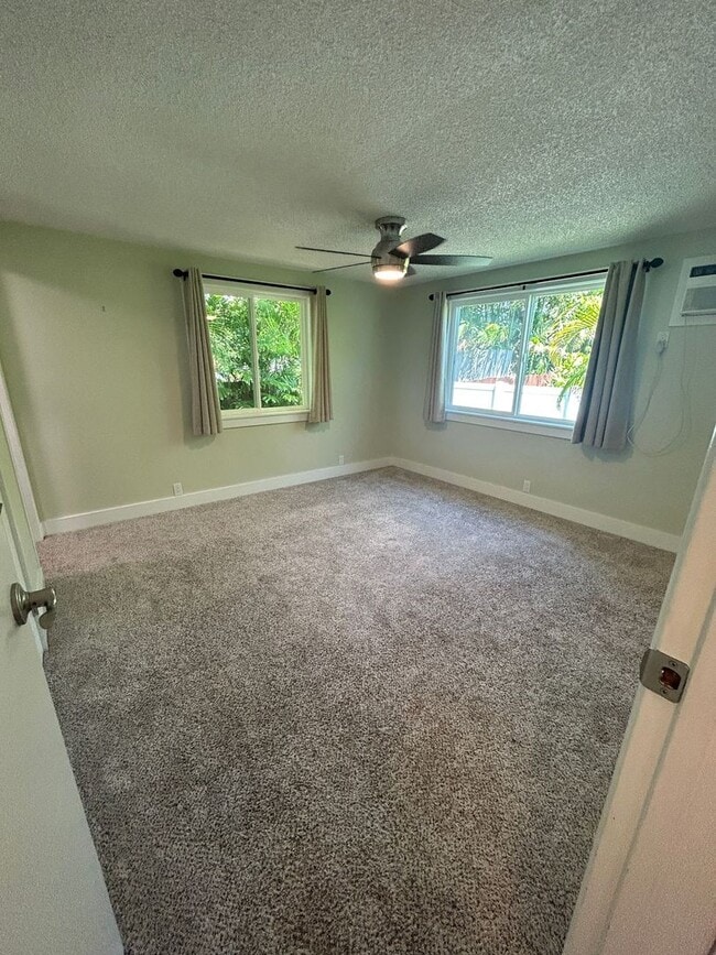 Building Photo - Kailua Lifestyle in 2 Bedroom 2 Bath Charmer