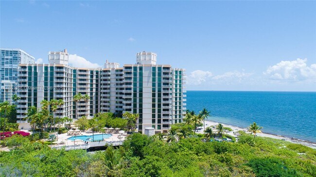 Building Photo - 1121 Crandon Blvd