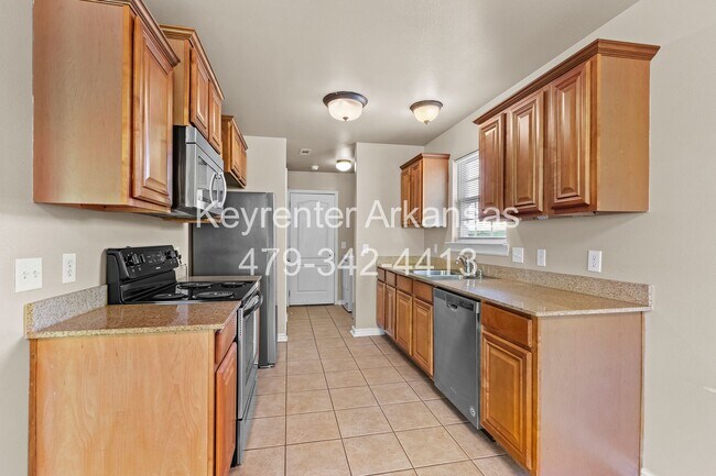 Building Photo - This home is the perfect choice for you in Elkins!