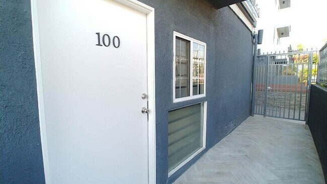 Building Photo - 245 N Alvarado St