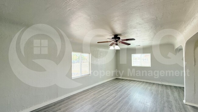 Building Photo - 515 W 13th St