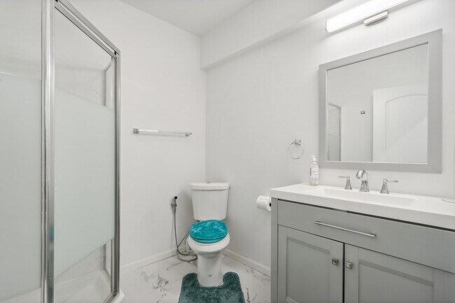 Building Photo - 5811 Levitan Ln