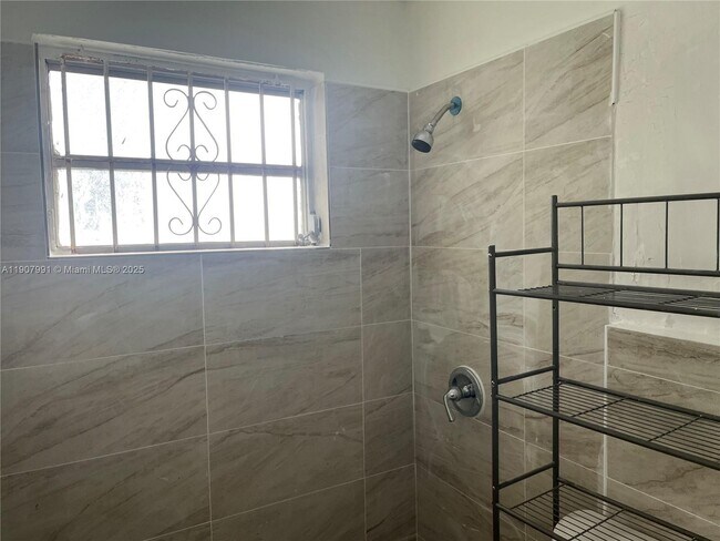 Building Photo - 15812 NW 39th Ct