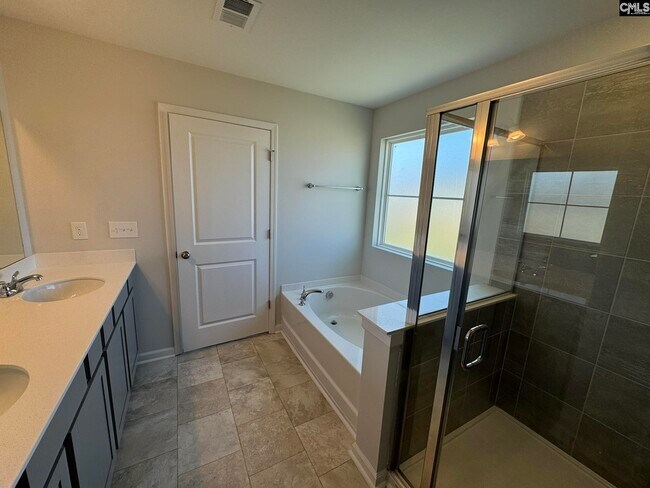 Building Photo - 3081 Hallsdale Dr