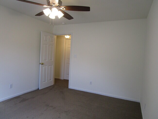 Building Photo - 5013 Roscoe Rdg