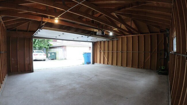 Building Photo - 4219 N Albany Ave
