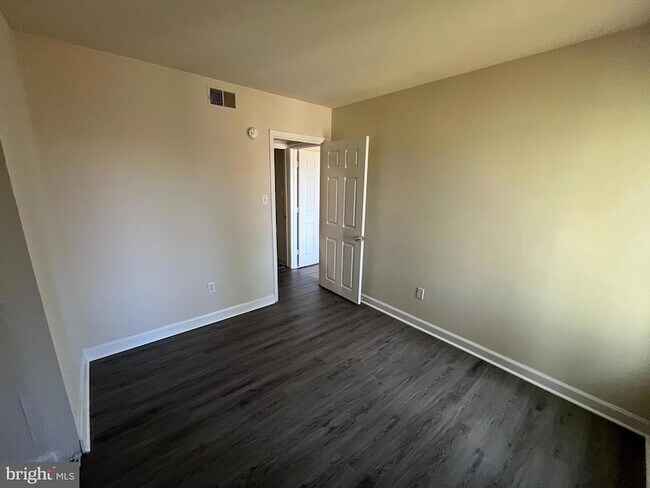 Building Photo - 105 Berry St