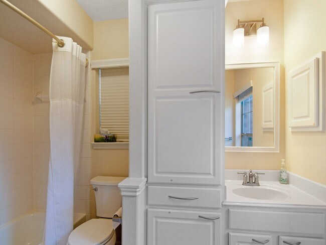 Building Photo - 6406 Pine Reserve Dr