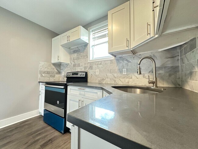 Building Photo - 304 E Ontario-