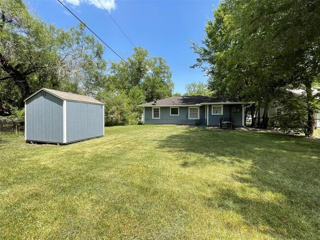 Building Photo - 5213 Anzio Rd