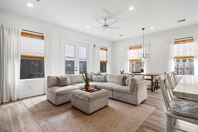 Building Photo - 5202 Pinemont Creek Ln