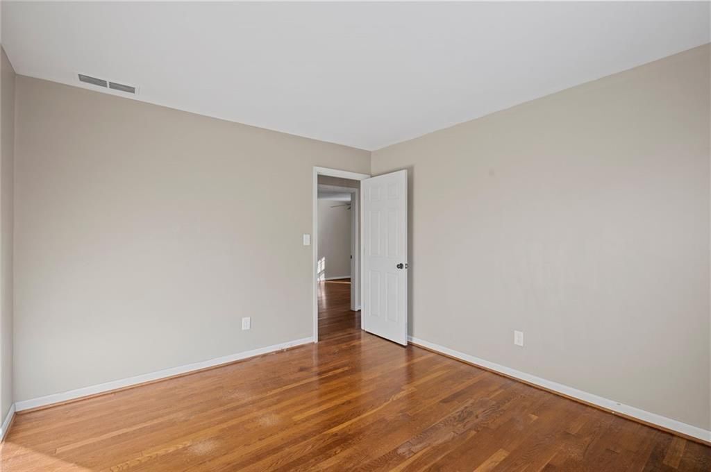 Building Photo - 2857 Fontainebleau Dr