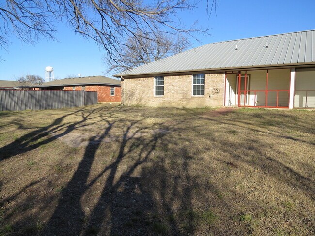 Building Photo - "Spacious Comfort Awaits: 3-Bedroom, 2-Bathroom Duplex Gem in Gatesville, TX!"