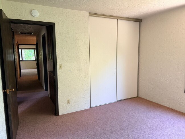 Building Photo - 4 Bed 2.5 Bath House with yard in McLaren Ranch