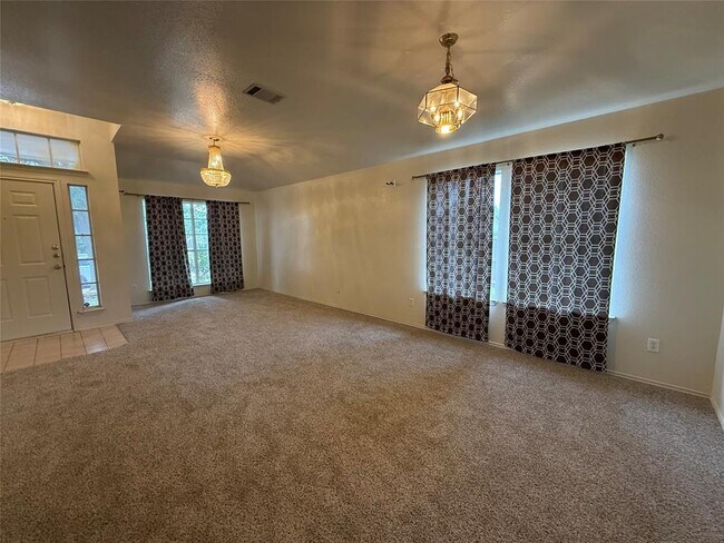 Building Photo - 916 Whitehall Dr