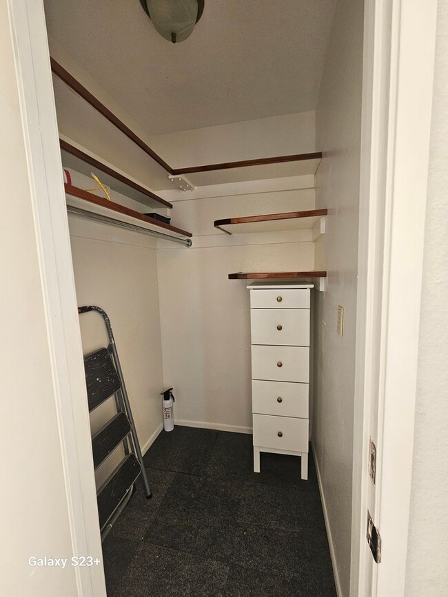 Building Photo - ADORABLE 1 BED/1 BATH CONDO