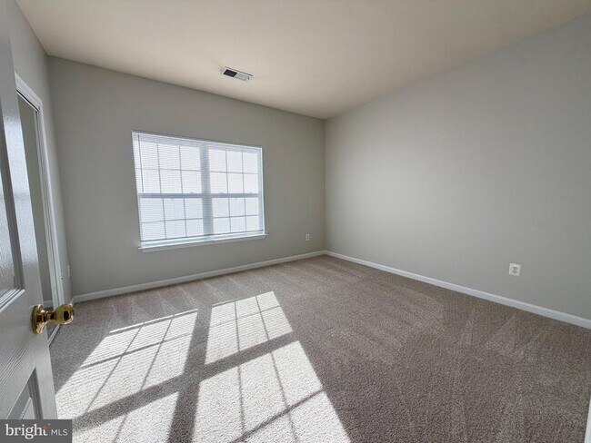 Building Photo - 8316 Green Grass Rd