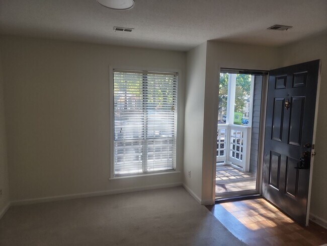 Building Photo - 4100 Sedgewood Dr