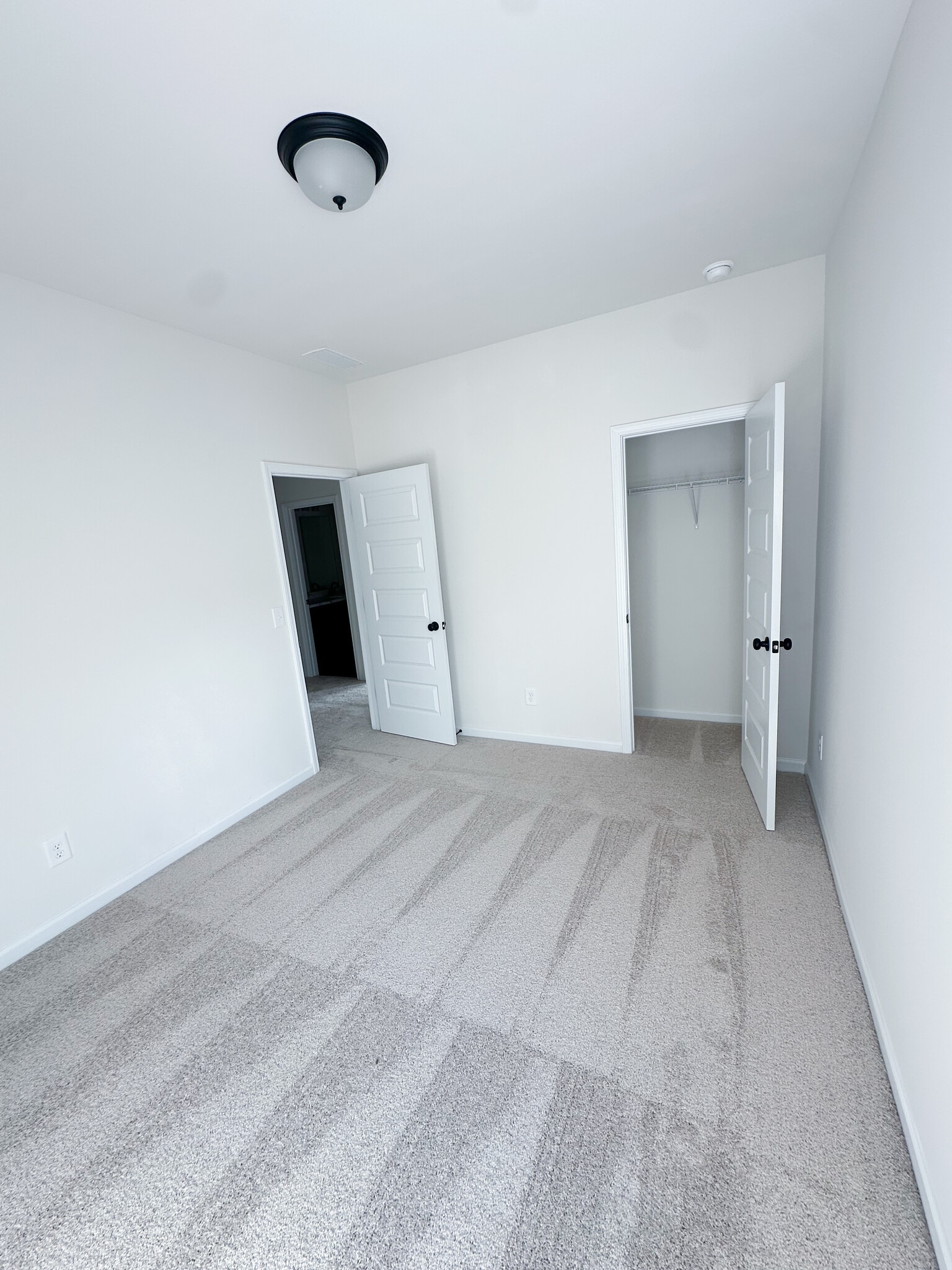 Building Photo - 627 Mountaintop Rd SW