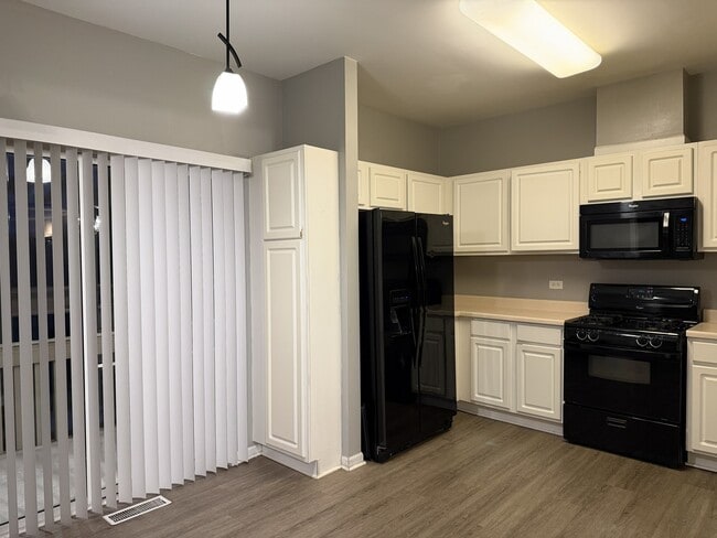 Building Photo - 3367 Ravinia Cir