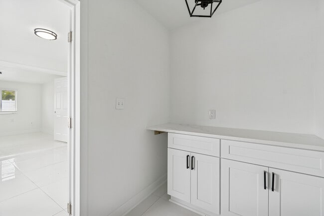 Building Photo - 455 81st Ave