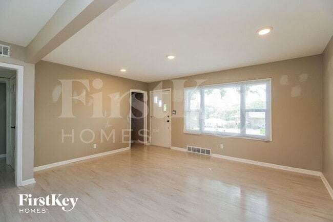 Building Photo - 5007 Halsey St