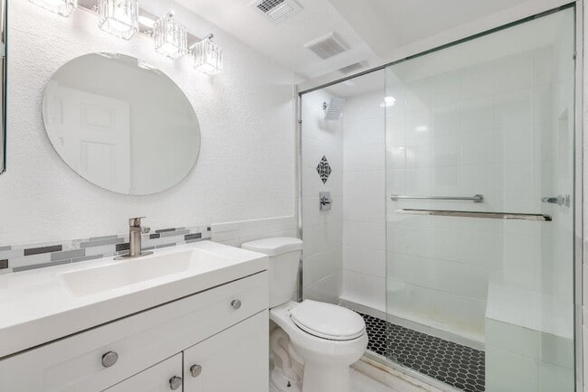 Building Photo - 108 Normandy Ln