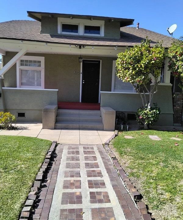 Building Photo - 819 N Dos Robles Pl