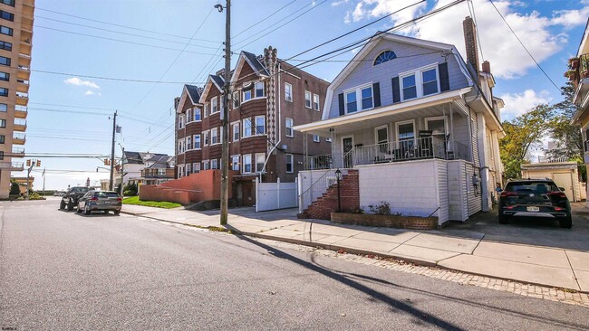 Primary Photo - 26 S Oakland Ave