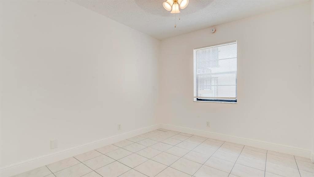 Building Photo - 3201 Coral Ridge Dr