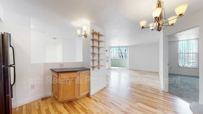 Building Photo - 601 W 11th Ave