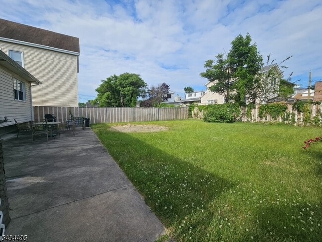 Building Photo - 15 Dell Glen Ave