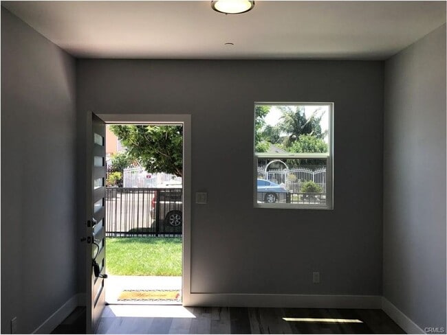 Building Photo - 85(221)