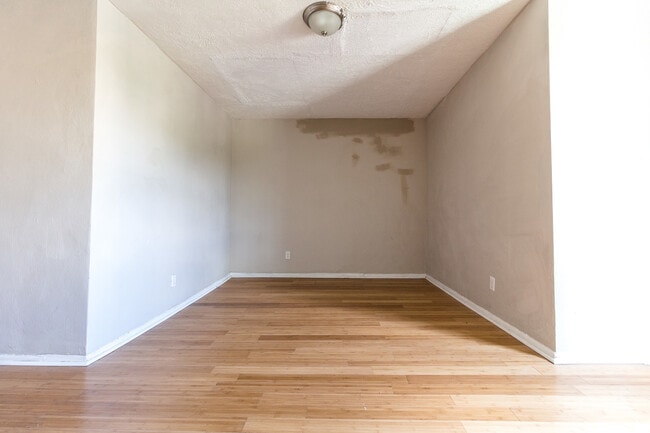 Building Photo - 1028 E Warrington Ave