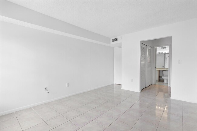 Building Photo - 9135 SW 125th Ave