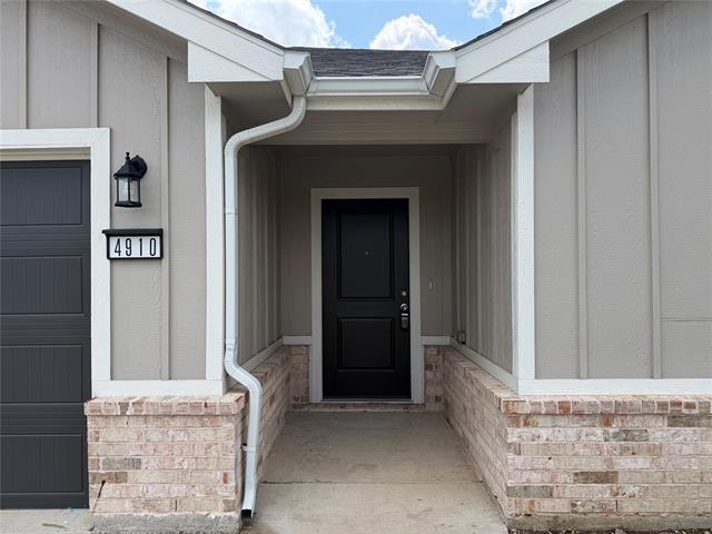 Building Photo - 4910 Dry Creek Rd