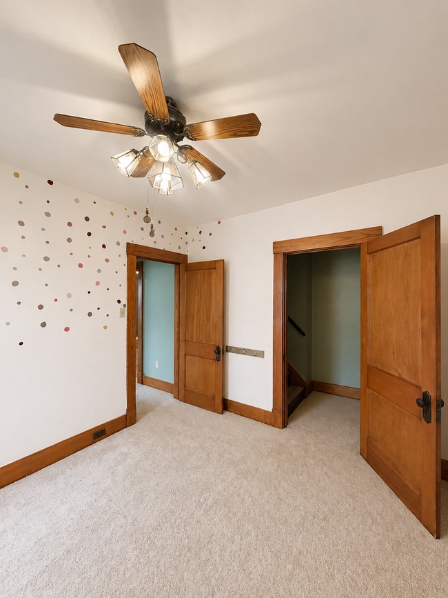 Building Photo - Spacious Single-Family Home w/Sunroom partially finished basment| Pet Friendly | Shaler