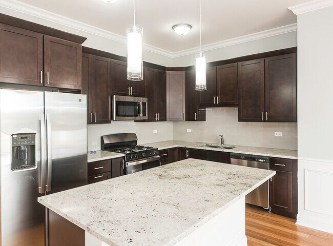 Building Photo - 520 N Western Ave