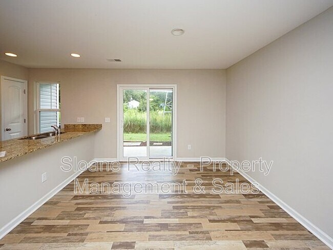 Building Photo - 557 Truman Dr