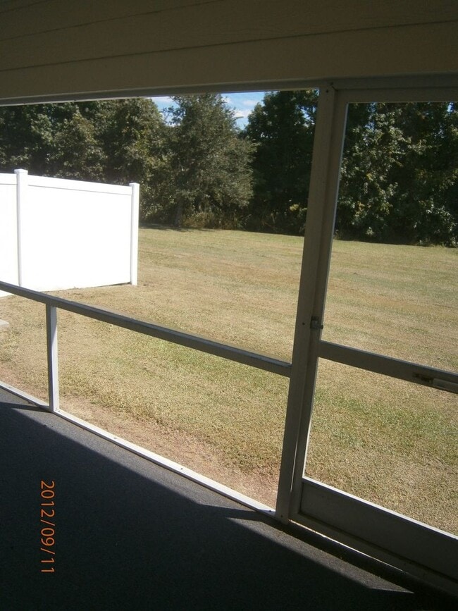 Building Photo - Spacious 2 bed 2 bath duplex, available soon!